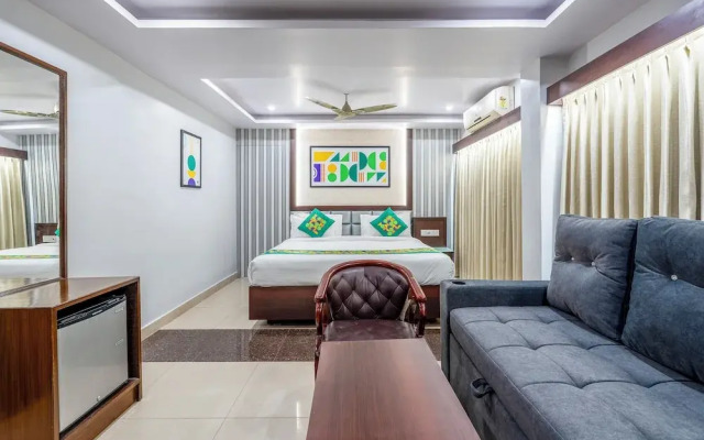 Treebo Marina Grand, Railway Station