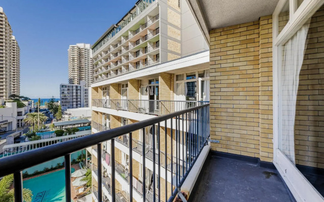 BUNK Surfers Paradise - International Backpacker Hostel