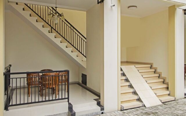 RedDoorz Syariah near Mercu Buana University