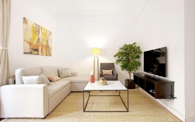 Wonderful 2 bedroom apartment perfect location . Chamberí