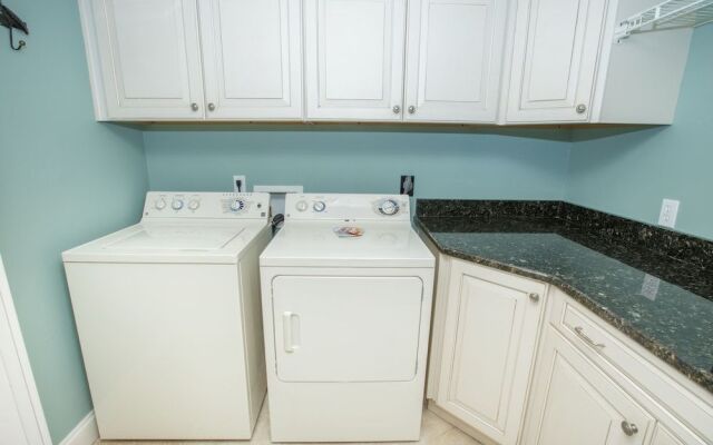 East Pass Towers 304 3 Bedroom Condo by RedAwning