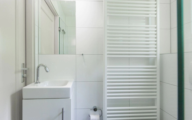 Appealing holiday home in Vrouwenpolder with garden