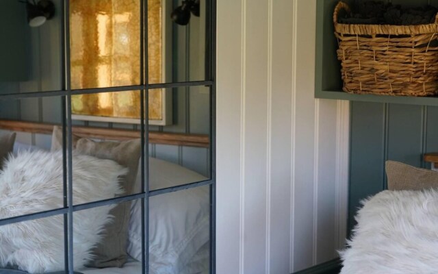 Luxury Hut - With own hot Tub, in Tunbridge Wells