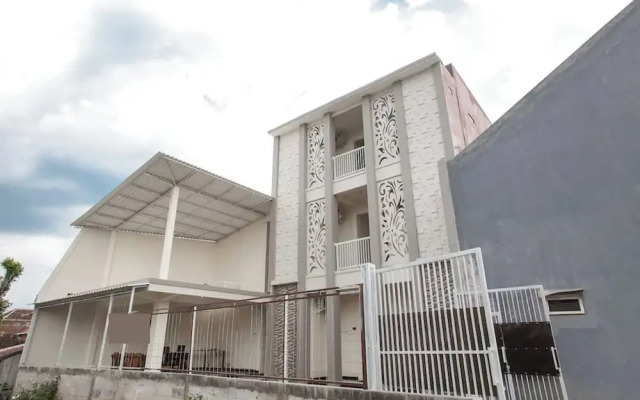 OYO 3350 Cozy Residence