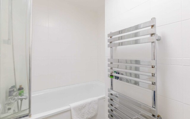 Roomy 3BD by Hampstead Heath!