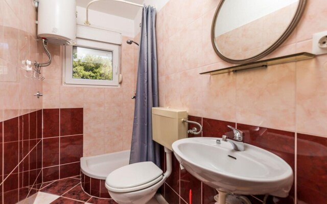Awesome Apartment in Pag With Wifi and 2 Bedrooms