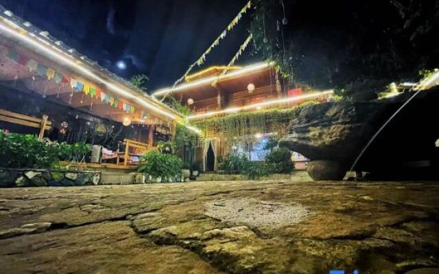 Qiuniang House Lugu Lake