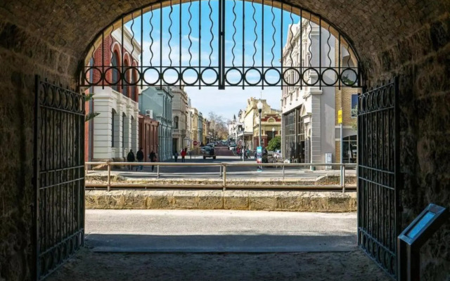 The Allegra - 180 degree ocean and city views