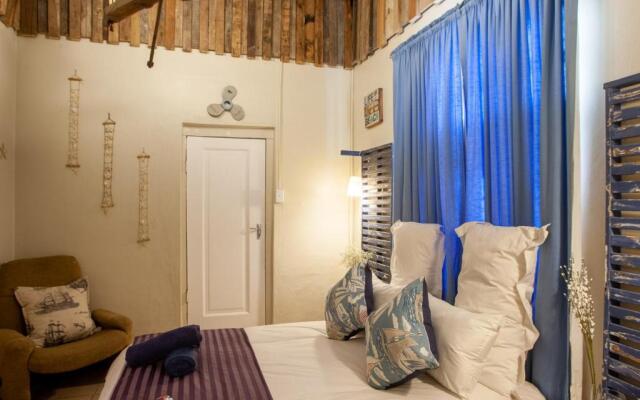 Strand Group Accommodation - 22 Sleeper Helderberg