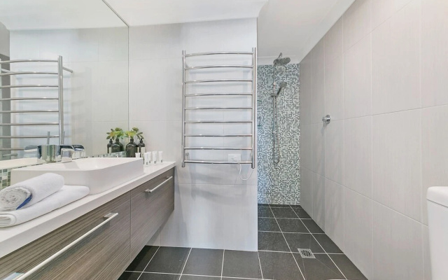 Rozelle 3 Bedrooms cosy dream holiday home with Free Parking by KozyGuru – Bathroom – Sydney