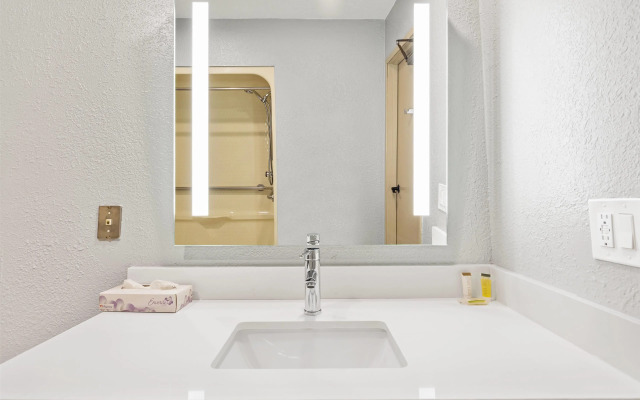 Howard Johnson by Wyndham Urbana