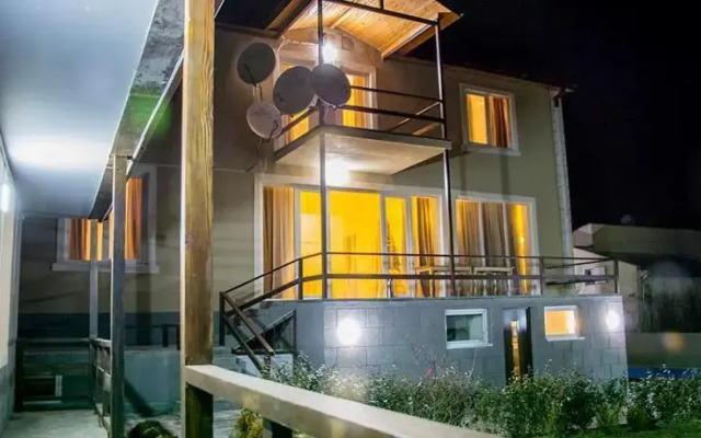 Hotel Hilltop