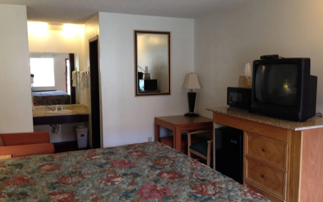 Hometown Inn & Suites