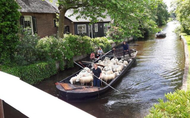 Farmhouse Lodge Giethoorn