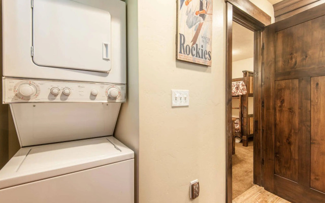 Hideaway Above The Stream