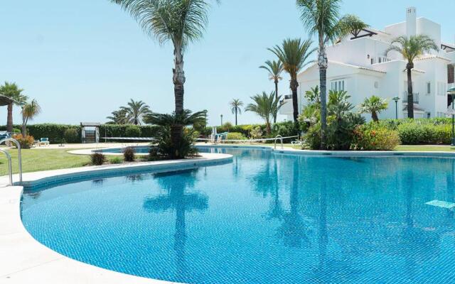 Front-line garden apartment in Palm Beach, Marbella