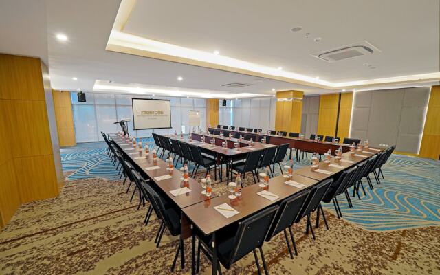 Front One Boutique Hotel Taman Anggrek