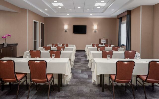 Hilton Garden Inn Minneapolis Downtown