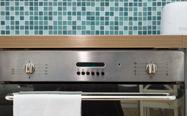 Stunning 2BR Victorian Flat In Vauxhall