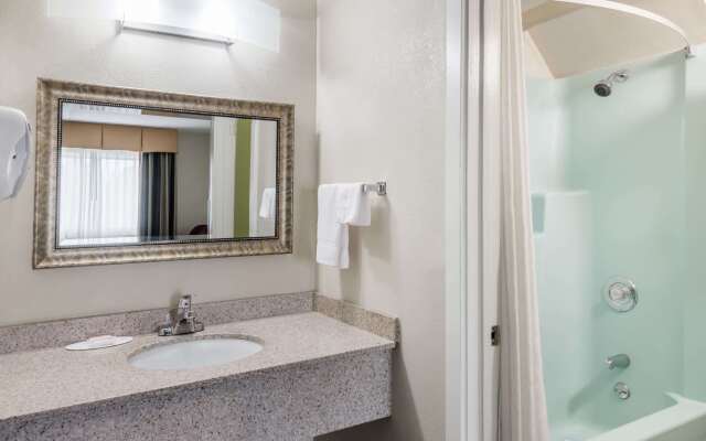 Super 8 by Wyndham Bangor