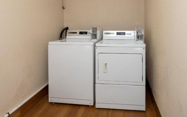 Red Roof Inn PLUS+ Huntsville - Madison