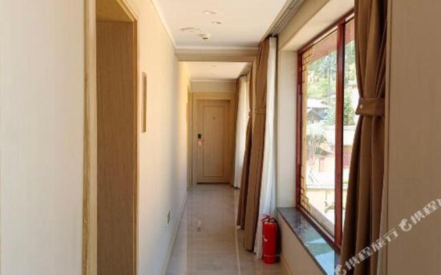 Vienna 3 Best Hotel (Yunnan Lugu Lake Passenger Station Daluoshui Wharf)