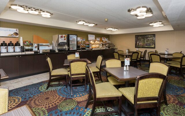 Holiday Inn Express Des Moines-At Drake University