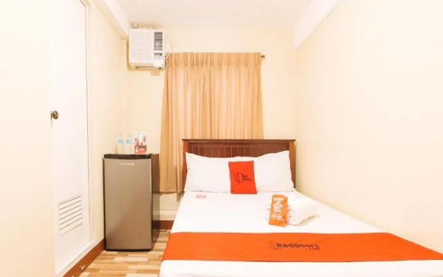 RedDoorz near PNR Espana Station