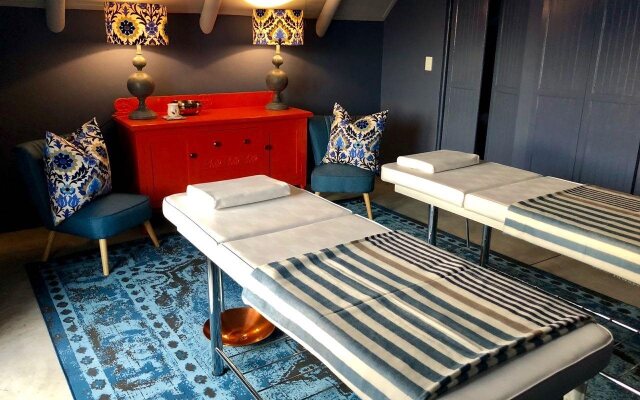 Abalone Hotel & Villas