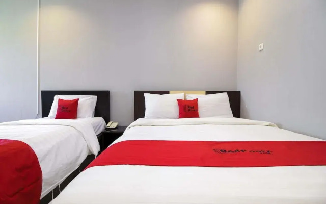 RedDoorz Plus @ Paal 2 Manado