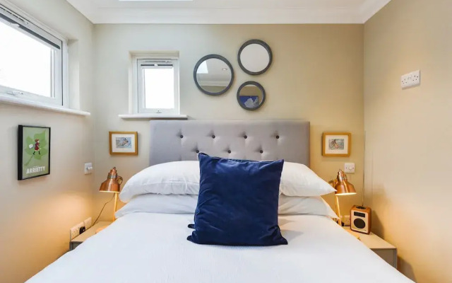 Stylish Family Home Close To Ealing Common