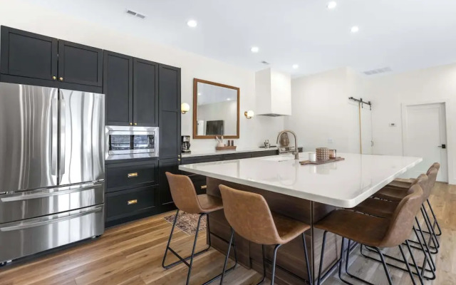 Big Bear Bungalow Stay on Ozark Waterfront