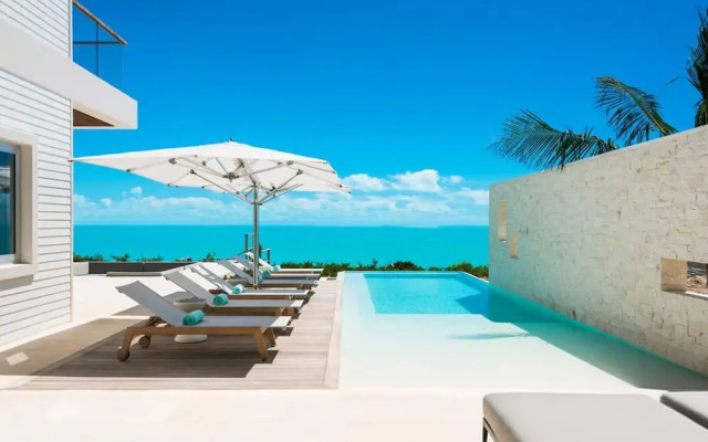Oceanfront Luxury Villa Infinity Plunge Pools