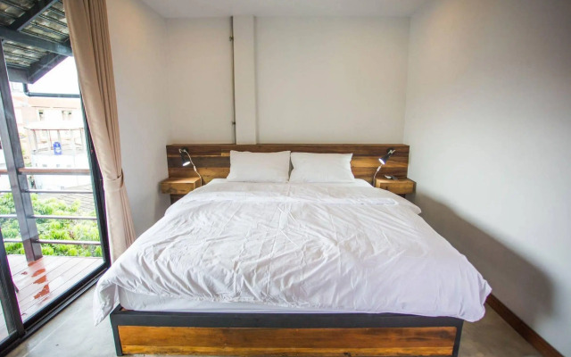 The Arak Bed Bar and Hostel