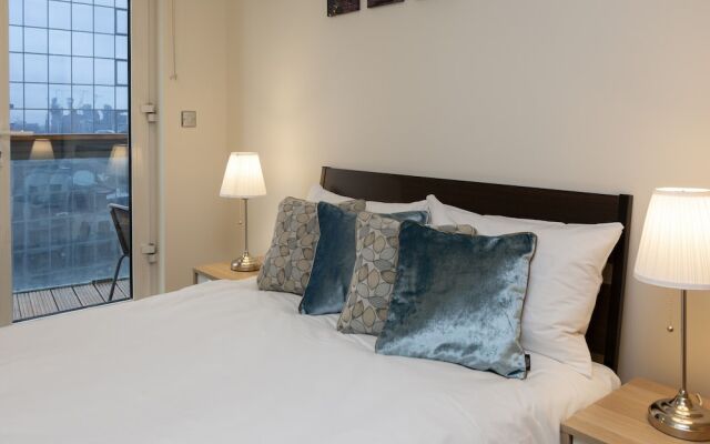 Royal Crossharbour Apartment