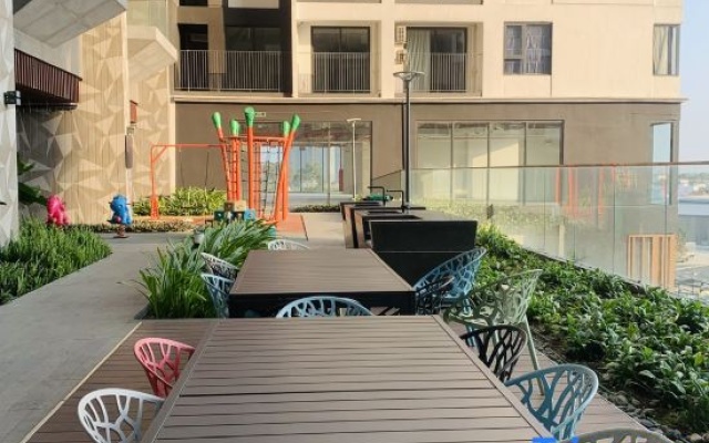 Tayastay - 1 bedroom apt at The Emerald Golf View - Pool, Gym, Near Aeon Mall and VSIP – Outside – Thuan An