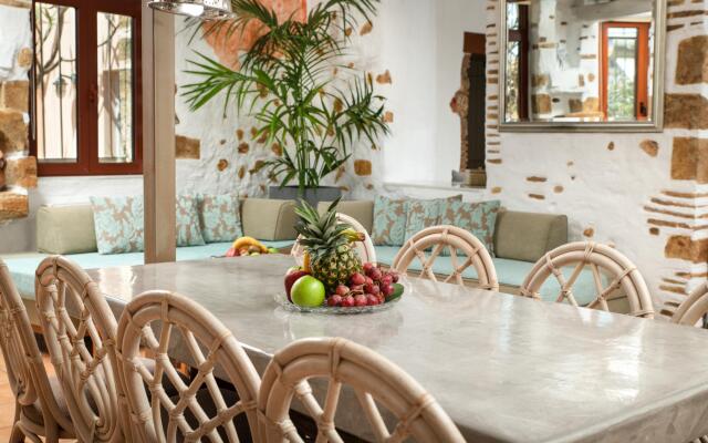 Villa Splantzia-heated Pool-garden-2 min Chania Port