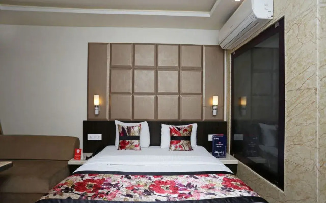 OYO 12172 Hotel Deep Premium