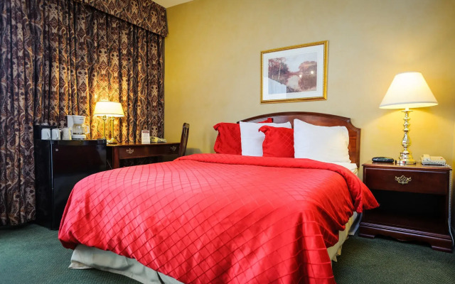 Peterborough Inn & Suites Hotel