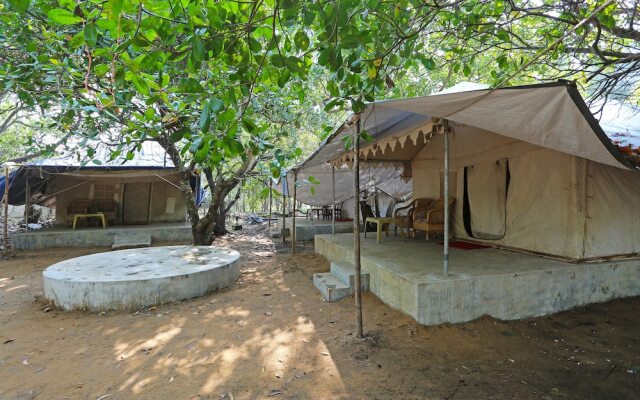 OYO 10981 Hotel Jungle Camp