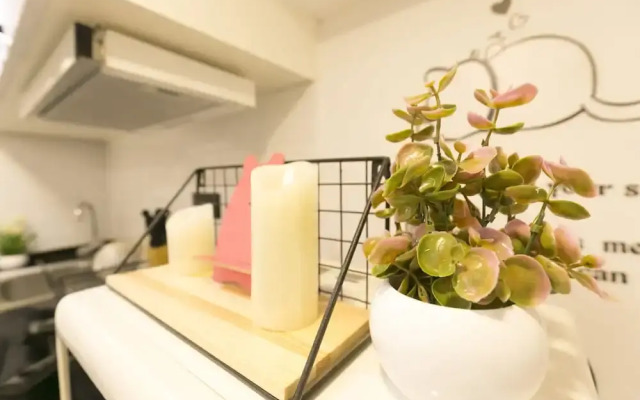 Hard Candy Apartment No.3