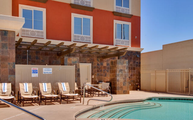 Holiday Inn Express & Suites Las Vegas SW - Spring Valley, an IHG Hotel