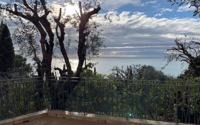 Appartement Dans Villa rez de Jardin vue mer