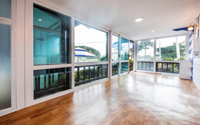 Gangneung Gyeongpo Paranbada Pension