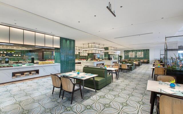 Xiamen International Seaside Hotel (hotel corridor leads to the stone exhibition hall)