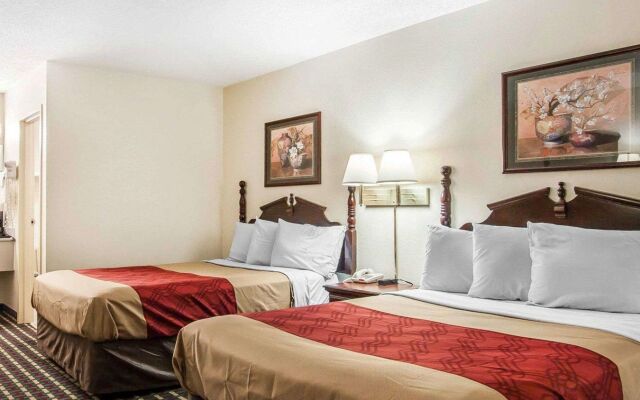 Econo Lodge Inn & Suites