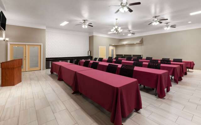 La Quinta Inn & Suites by Wyndham Deer Park