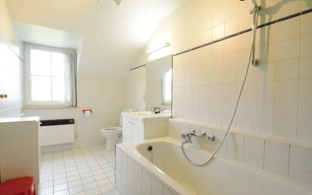 Spacious Villa Near Lesse