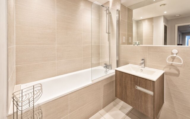 Luxury Bedford Riverside Apartment