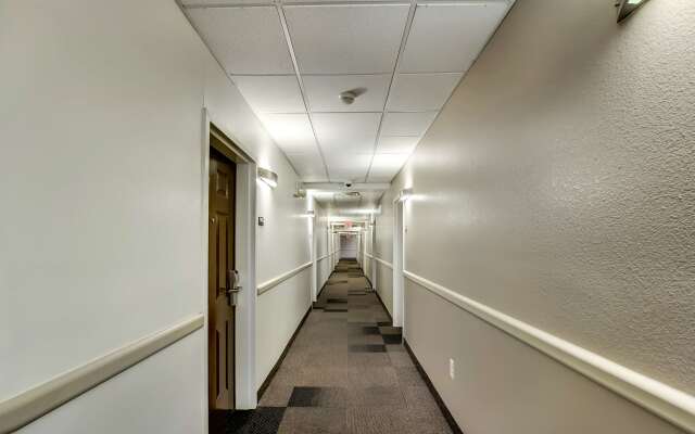 Studio 6 East Brunswick, NJ - NYC Area